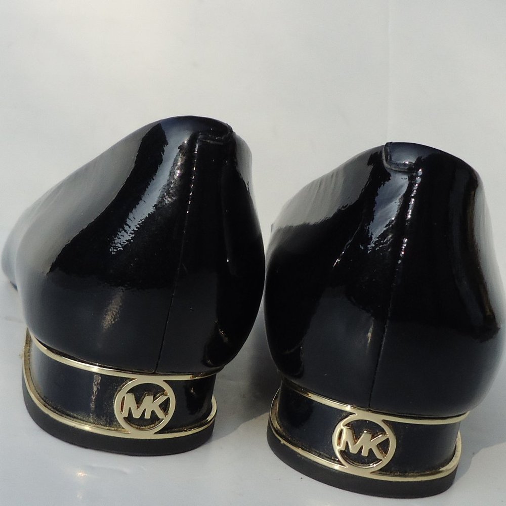 SIZE 7.5M. MICHAEL Michael Kors patent leather shoes. - Picture 5 of 16